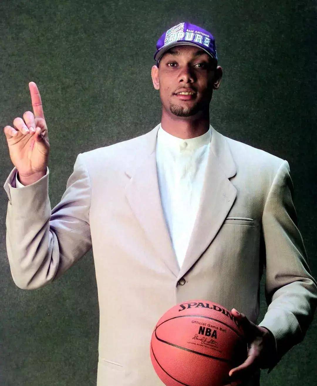 爱游戏下载app - 蒂姆关键节点高光表现，加拿大队带队取胜！